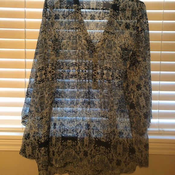 Light weight flowy  top, 3X - Picture 4 of 5